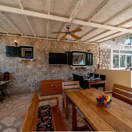 Olive Grove House סטון
