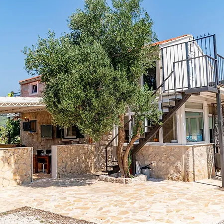 Olive Grove House * ストン