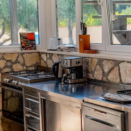 Olive Grove House * סטון
