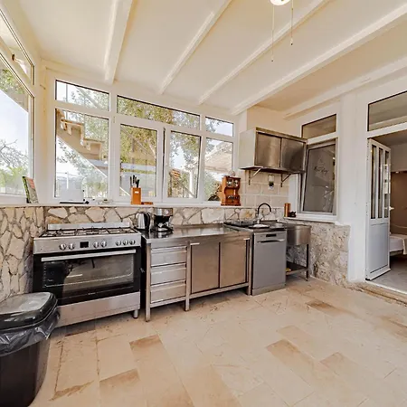 Olive Grove House * 스톤