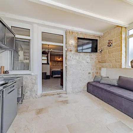 Olive Grove House *