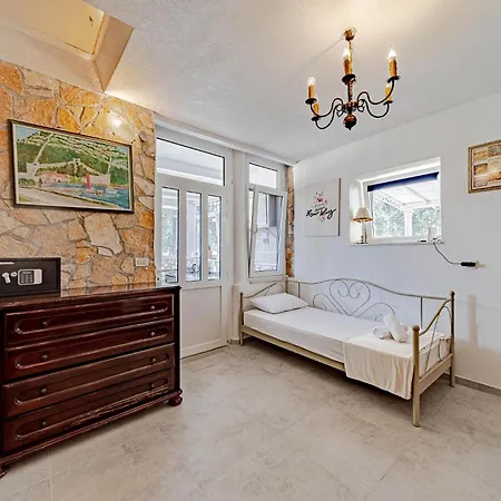 Olive Grove House Ston