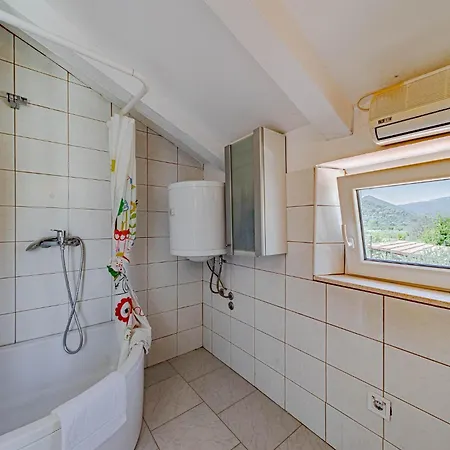Olive Grove House * 스톤